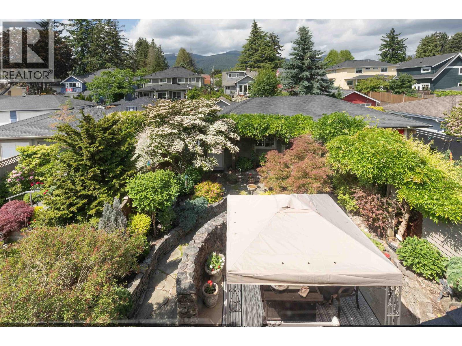 326 E 12TH STREET, North Vancouver