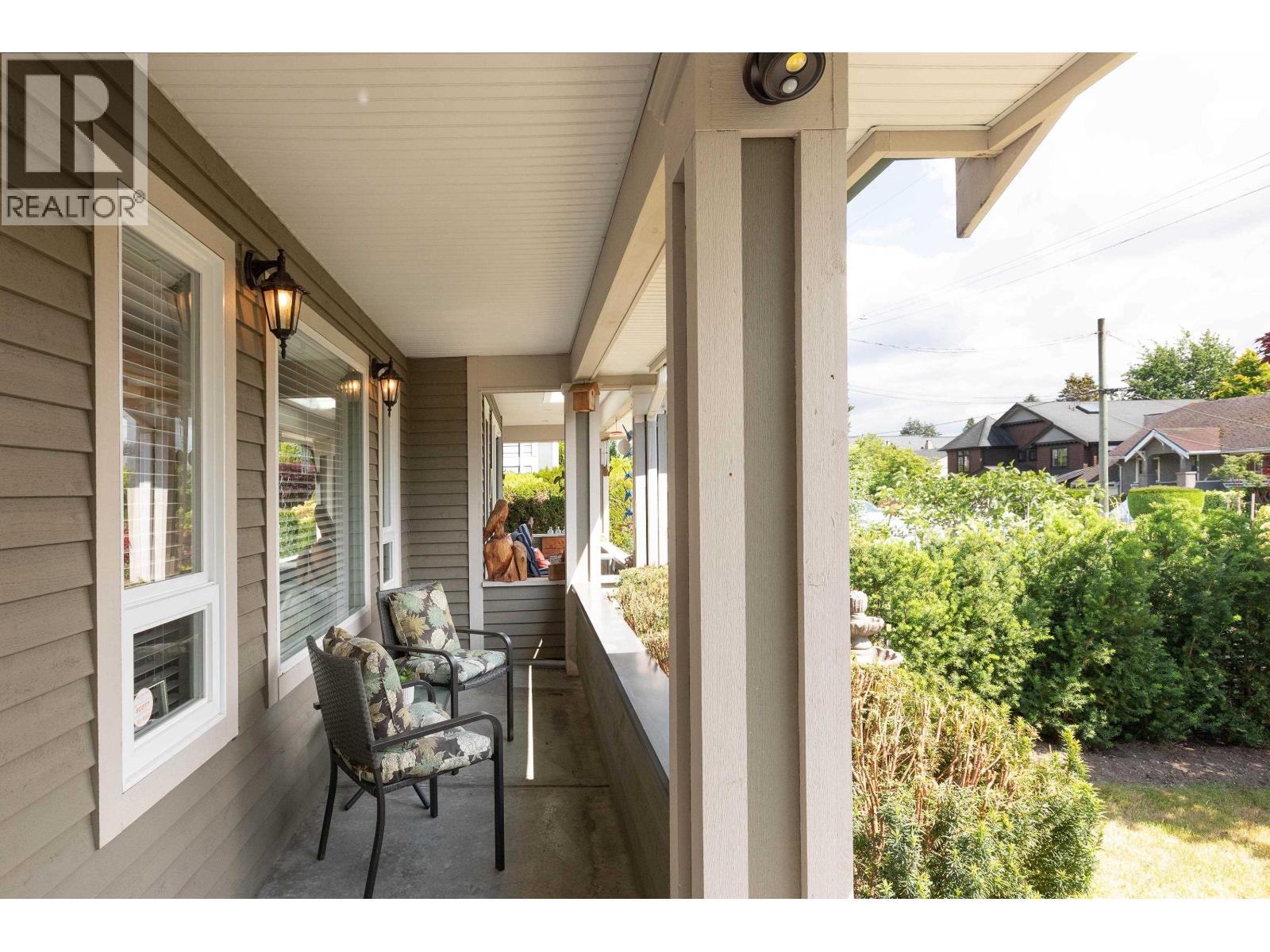 326 E 12TH STREET, North Vancouver