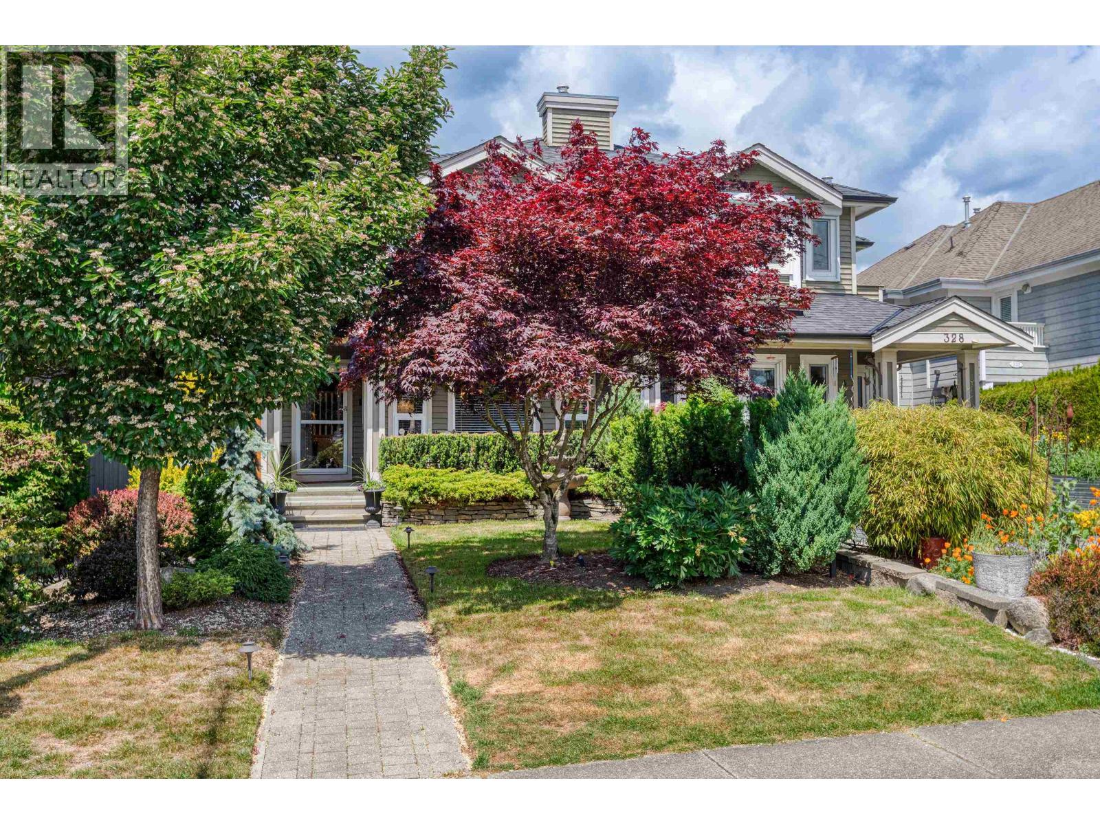 326 E 12TH STREET, North Vancouver