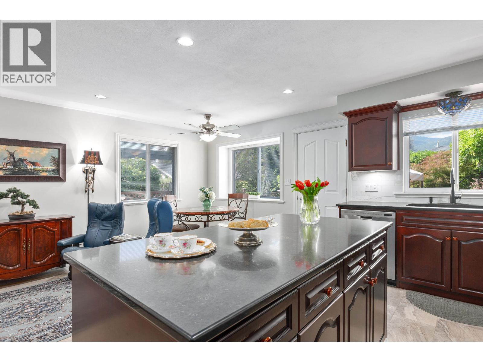 326 E 12TH STREET, North Vancouver