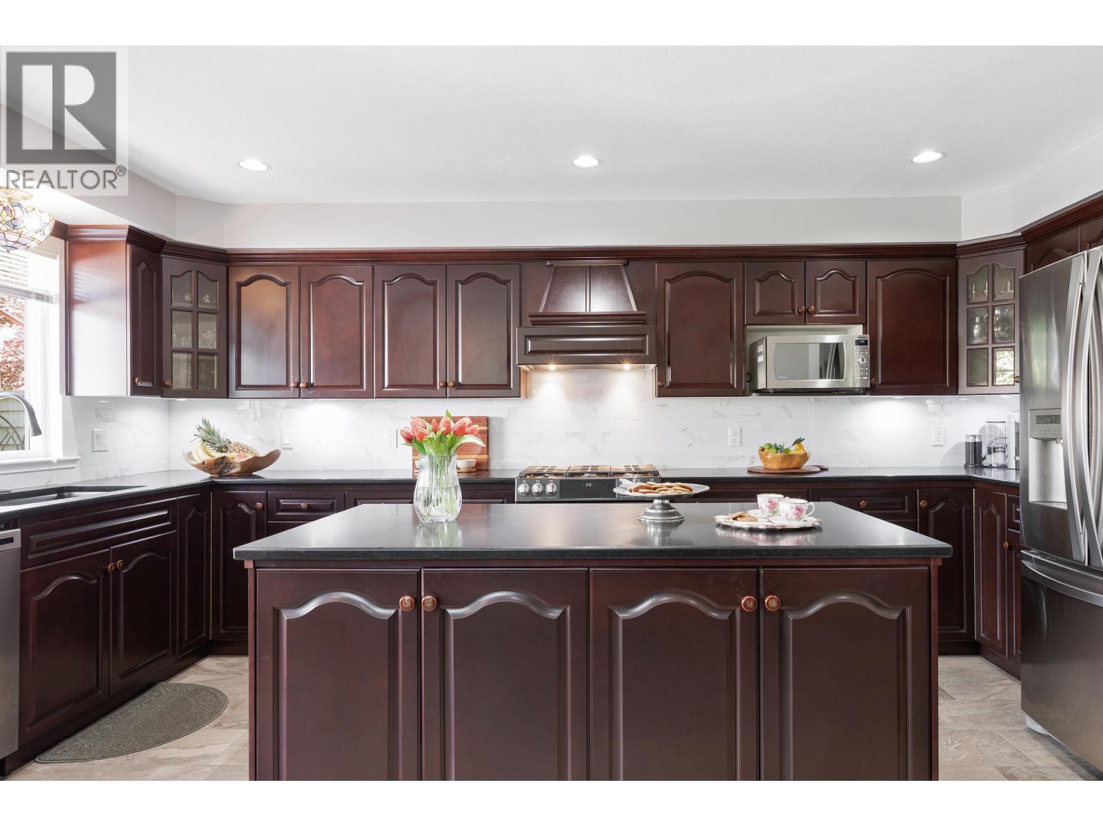 326 E 12TH STREET, North Vancouver