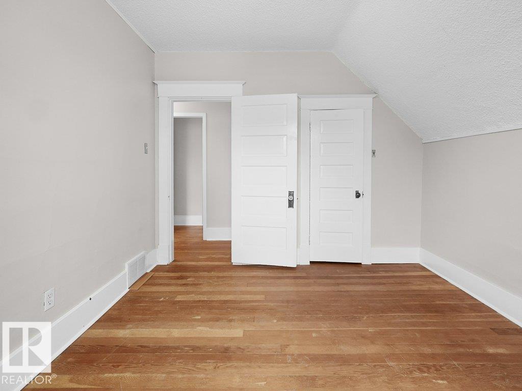 11002 106 AV NW - 22