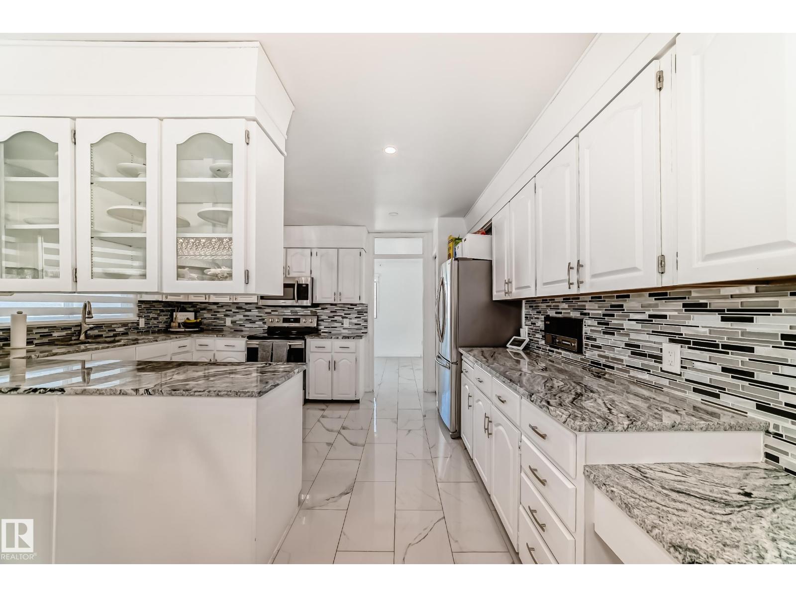 9815 159 AV NW - 15