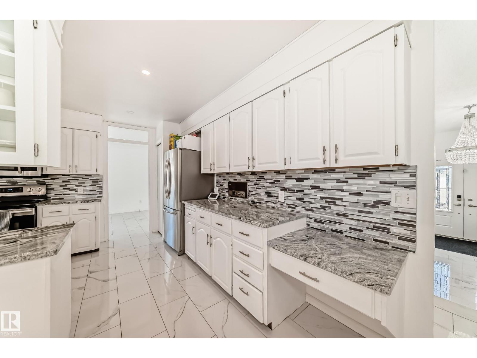9815 159 AV NW - 16