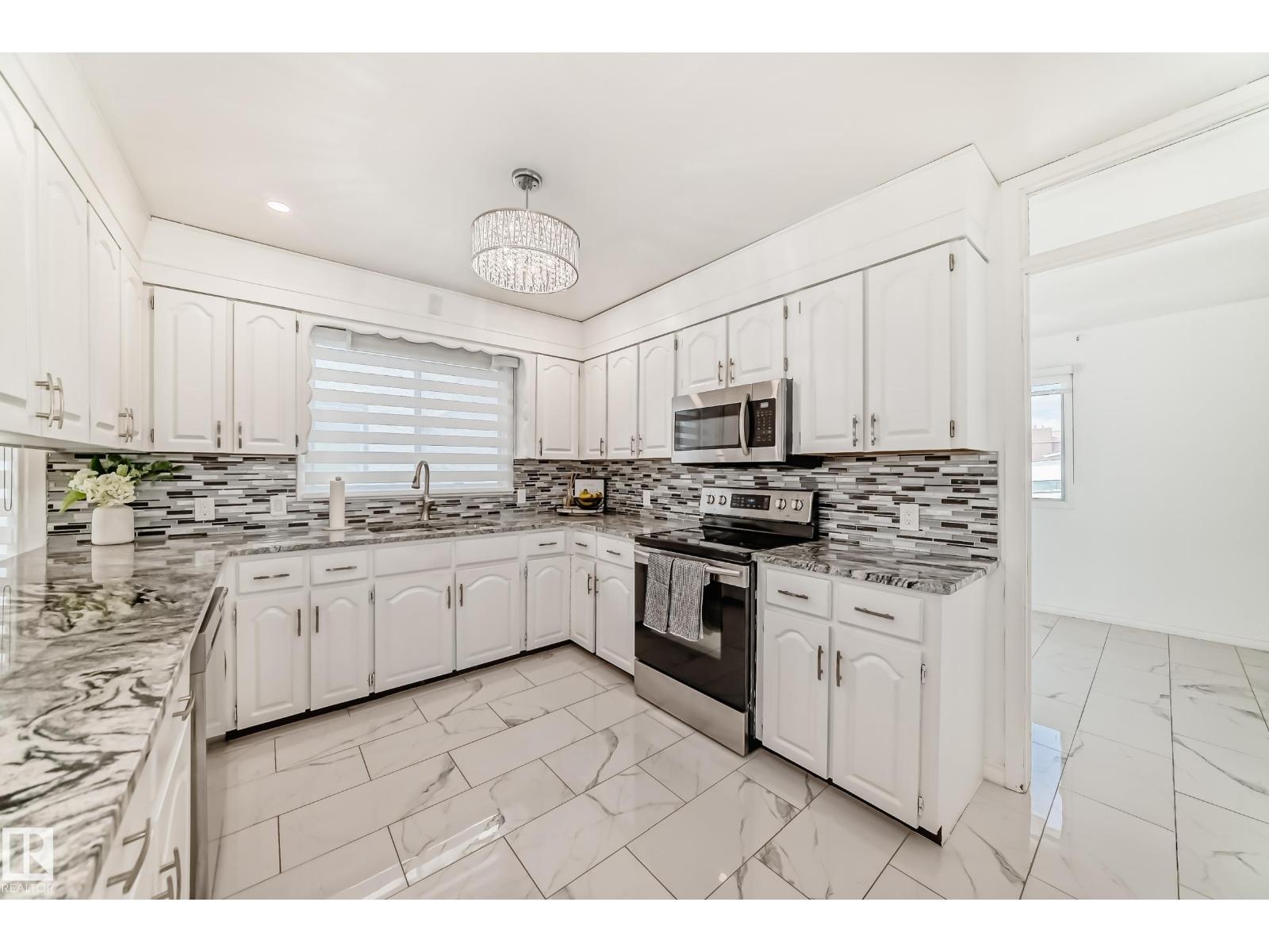 9815 159 AV NW - 17