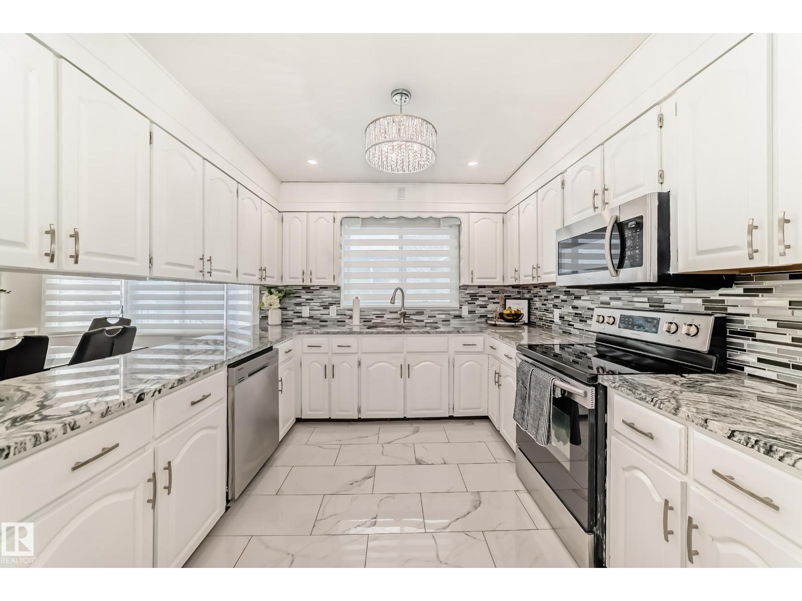 9815 159 AV NW - 18