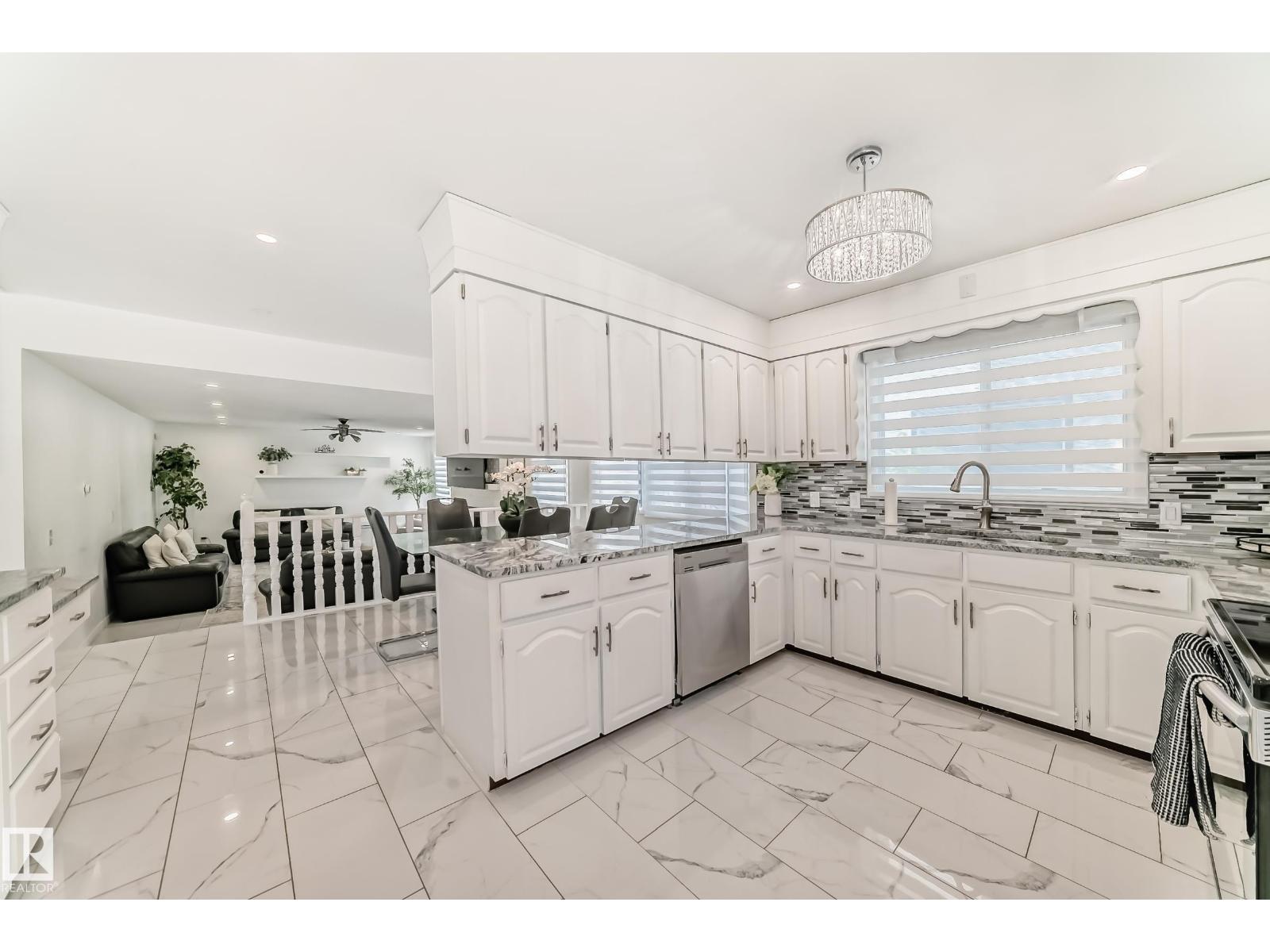 9815 159 AV NW - 19