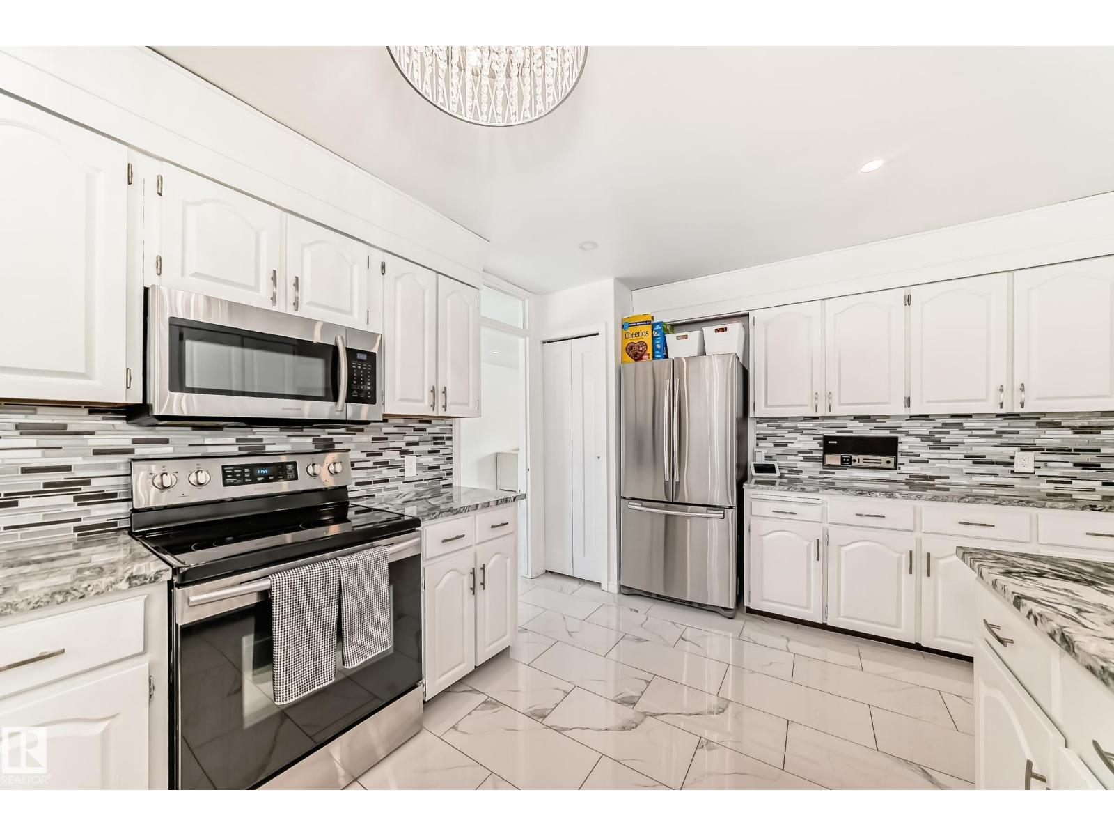 9815 159 AV NW - 23