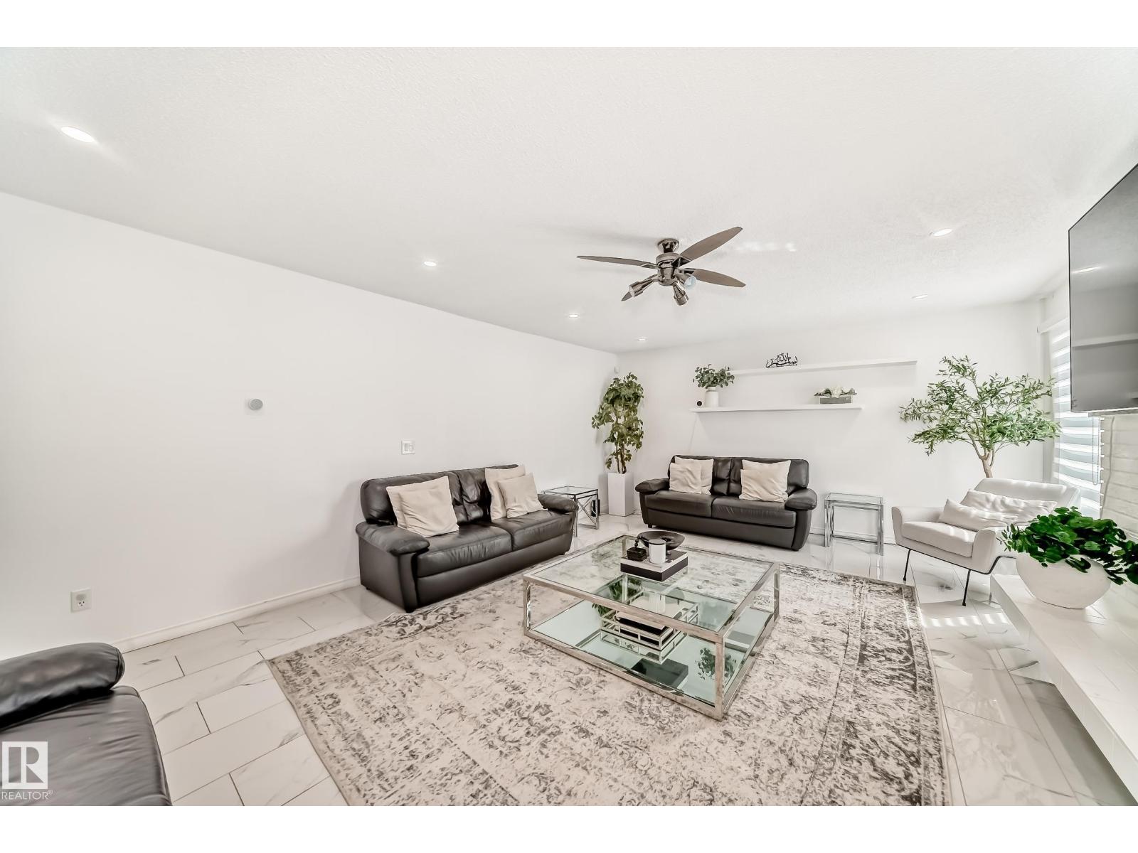 9815 159 AV NW - 32