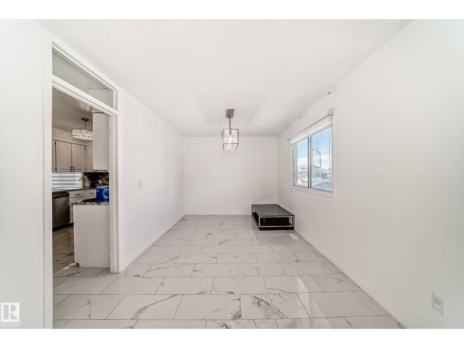 9815 159 AV NW - 36
