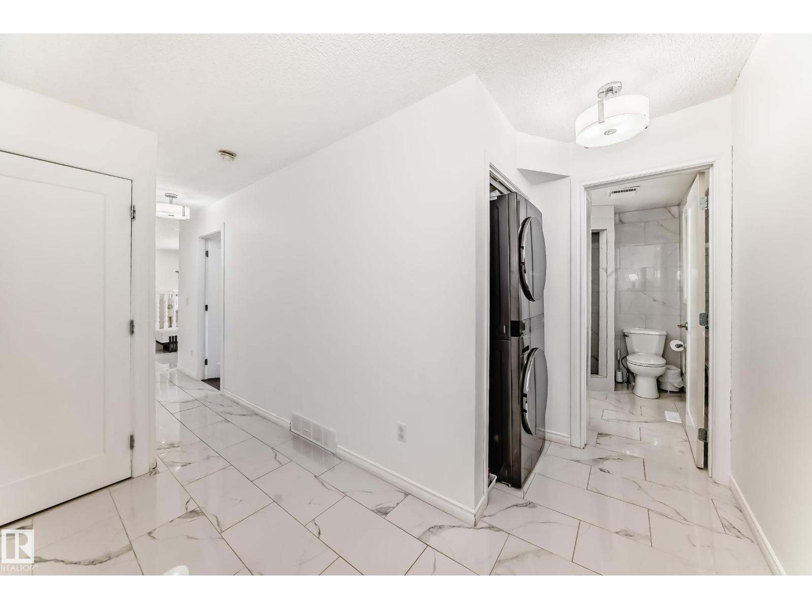 9815 159 AV NW - 44