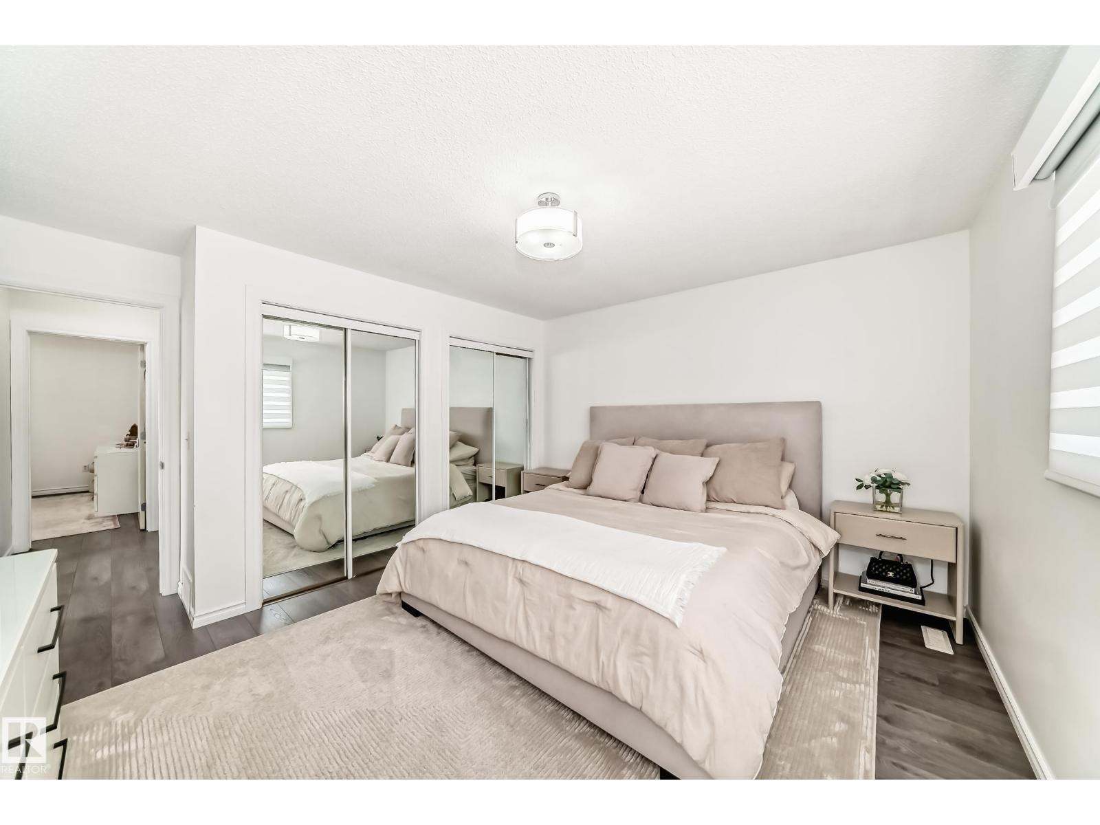 9815 159 AV NW - 49