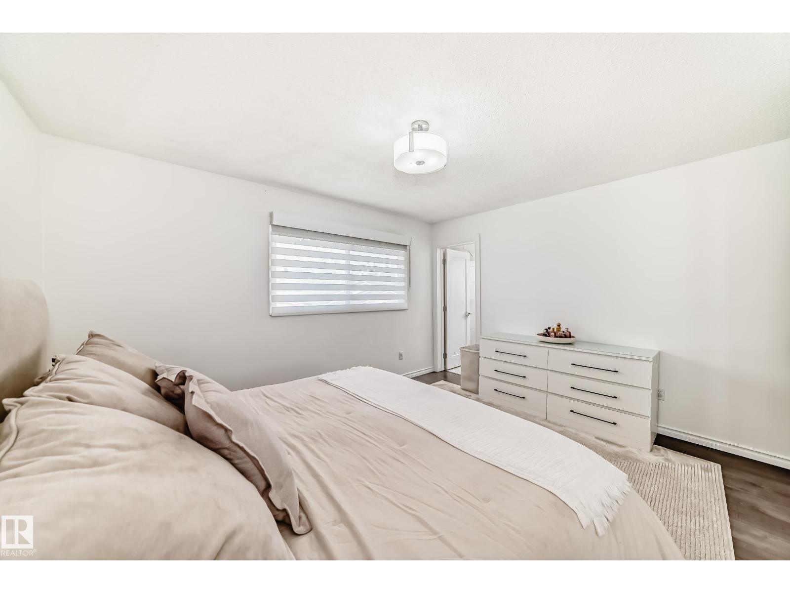 9815 159 AV NW - 50