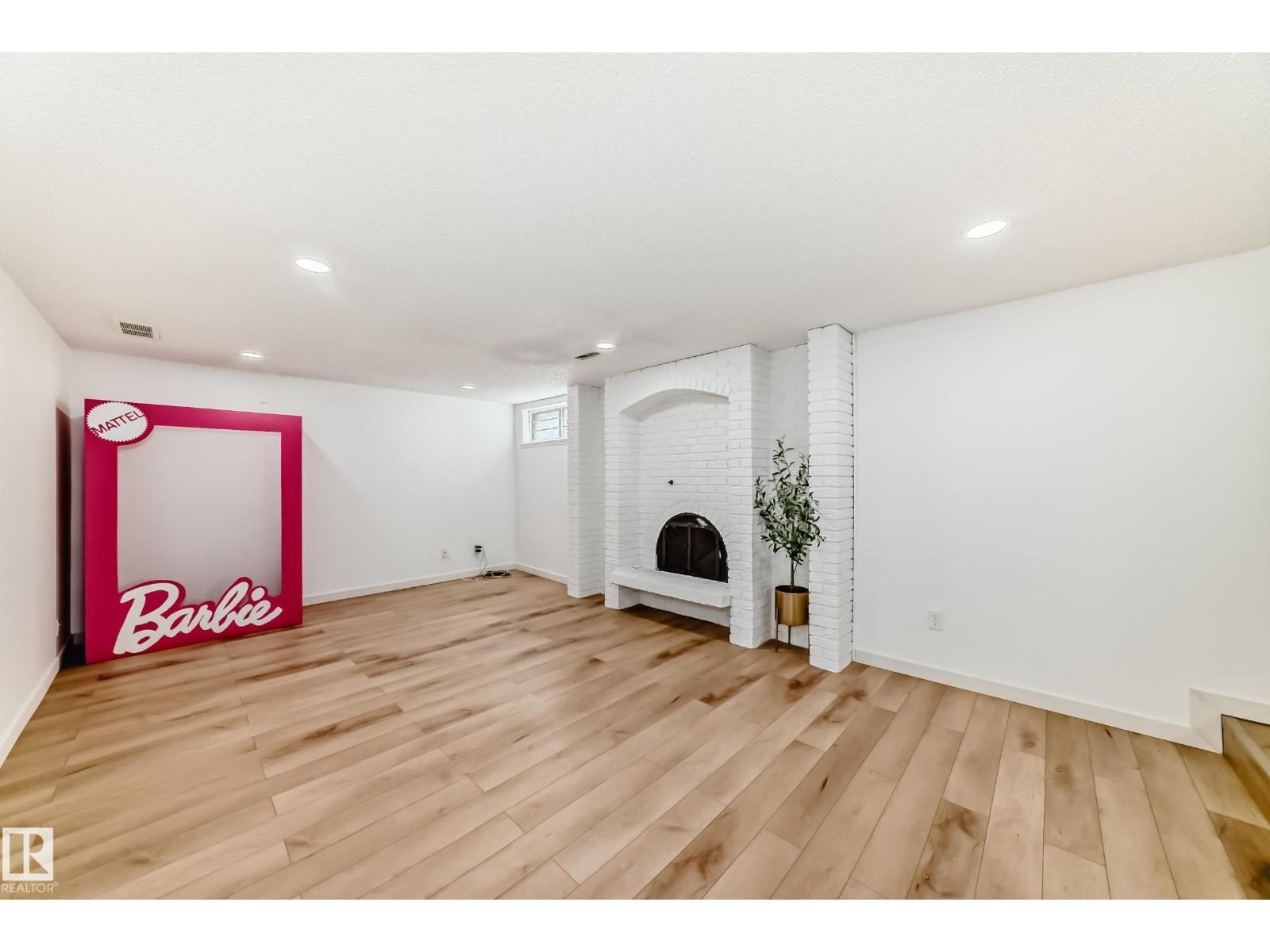 9815 159 AV NW - 58