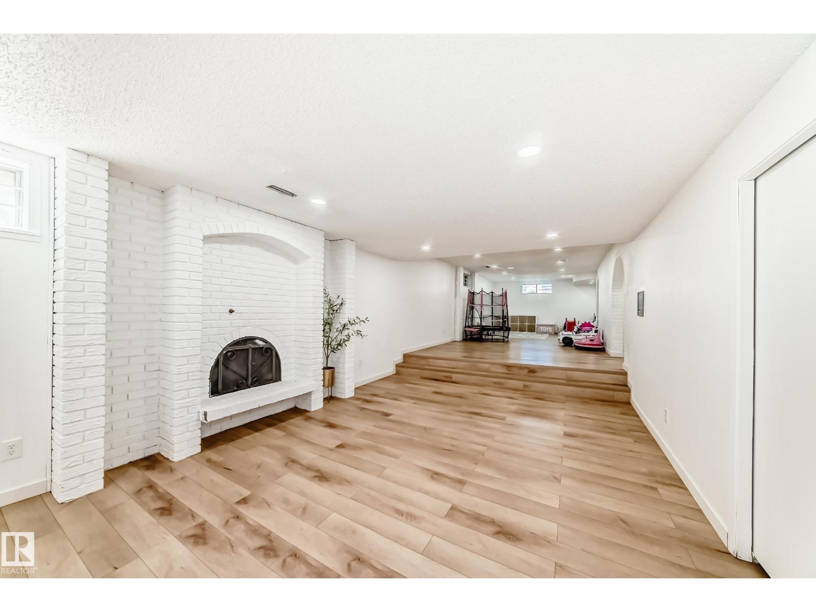 9815 159 AV NW - 59