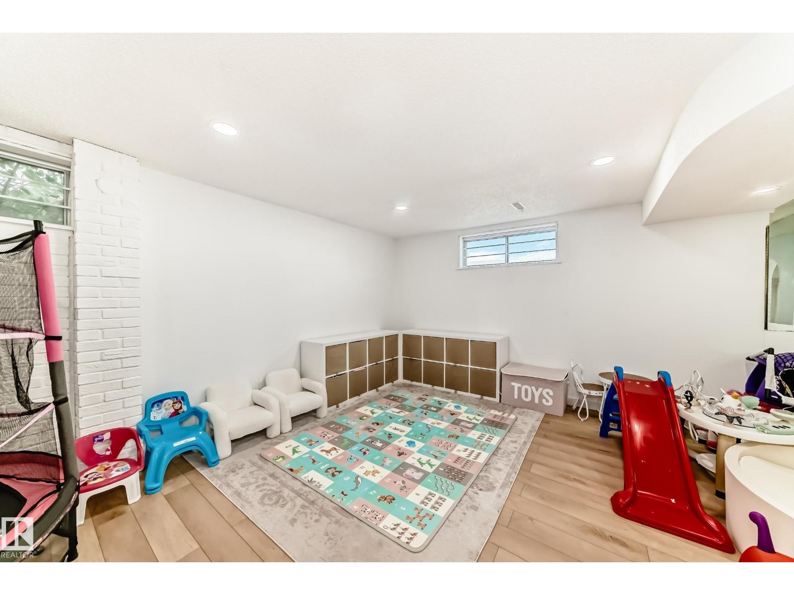 9815 159 AV NW - 62