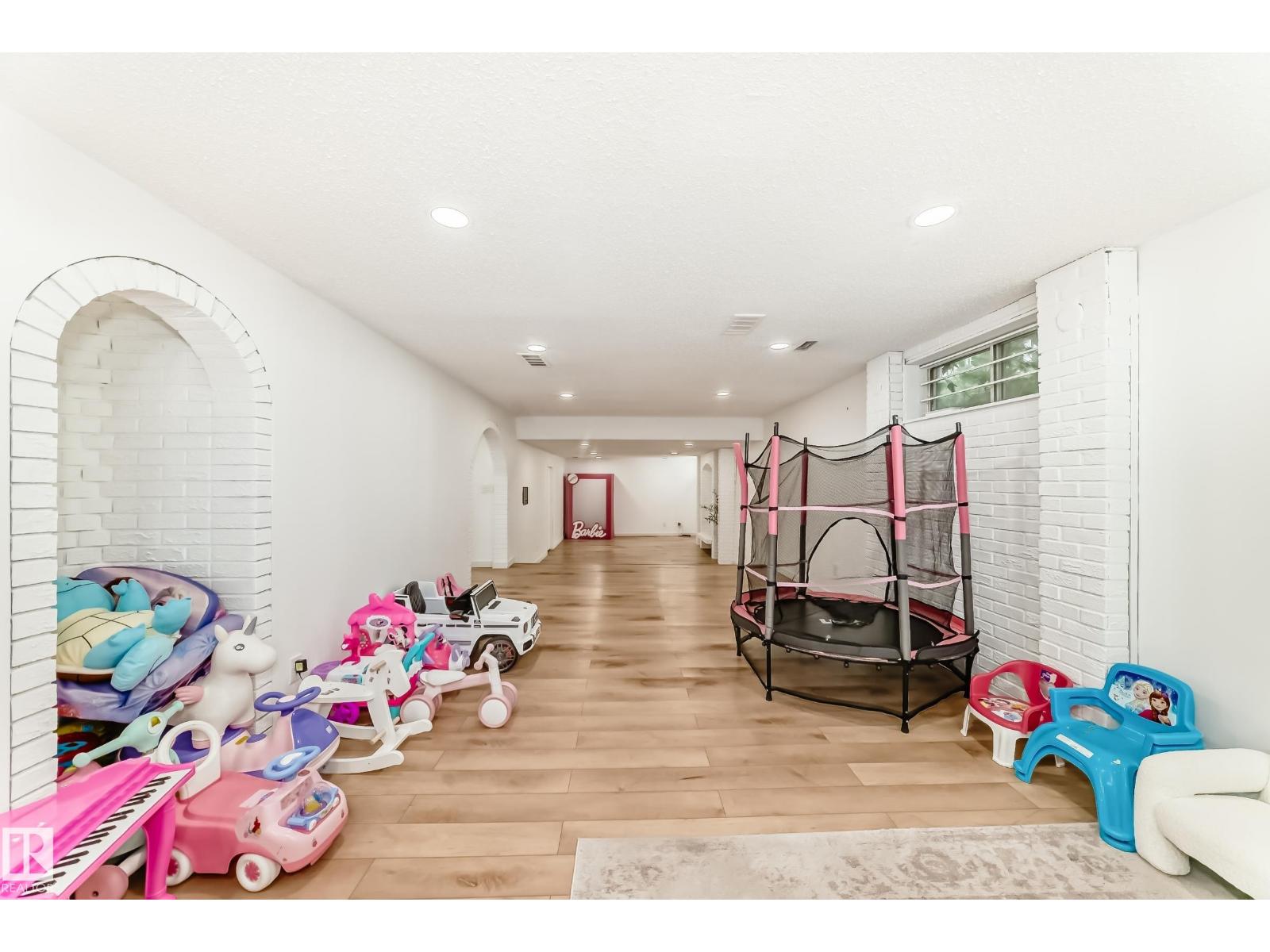 9815 159 AV NW - 63