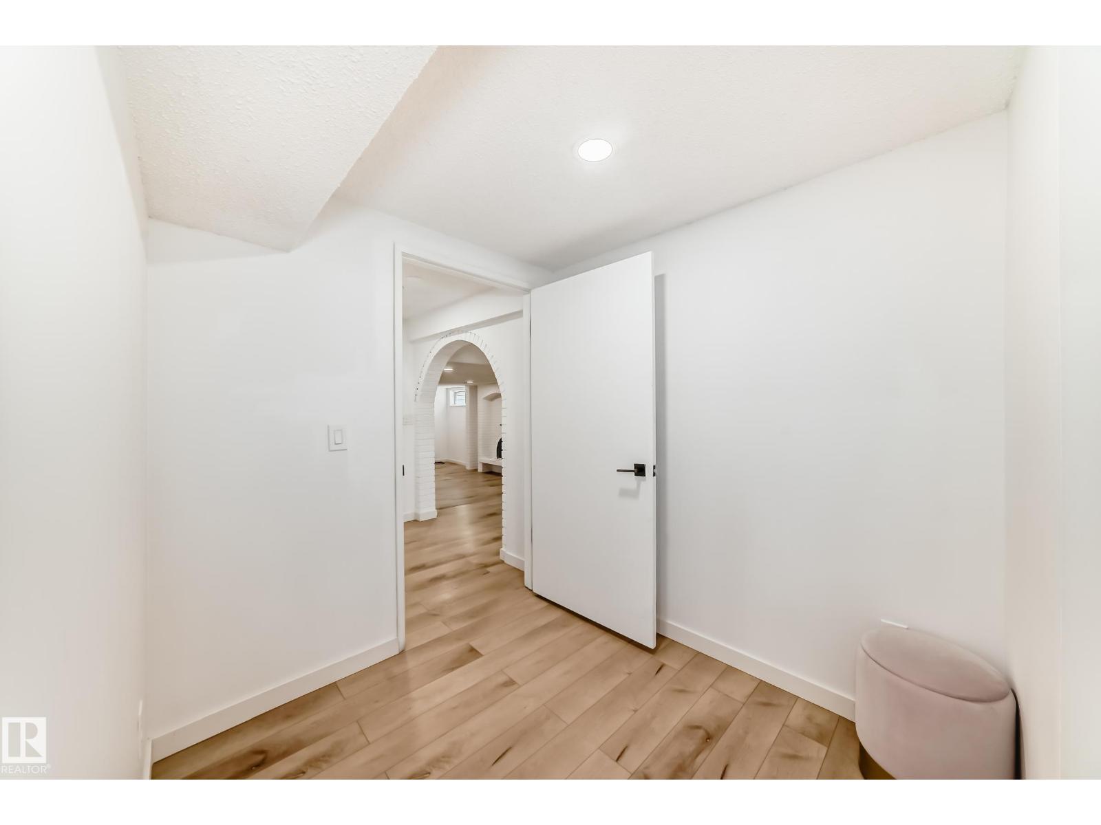 9815 159 AV NW - 67