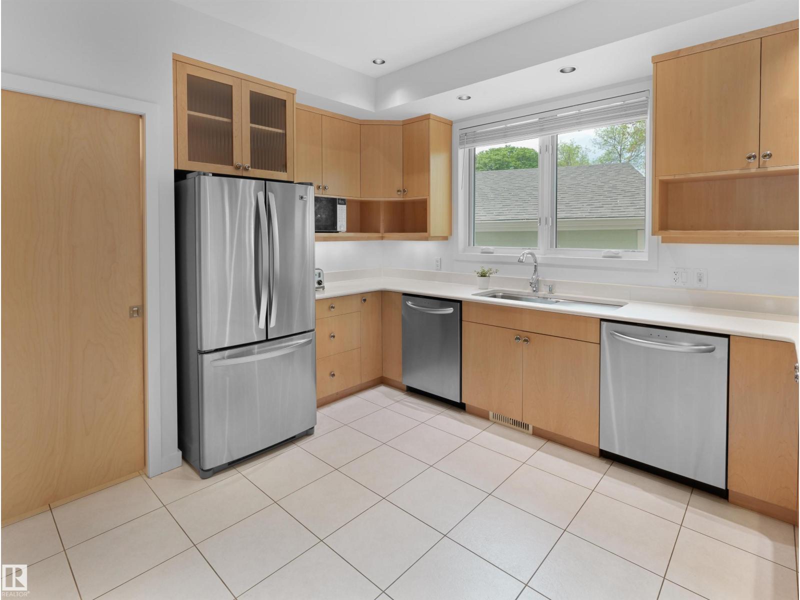 11131 75 AV NW - 15