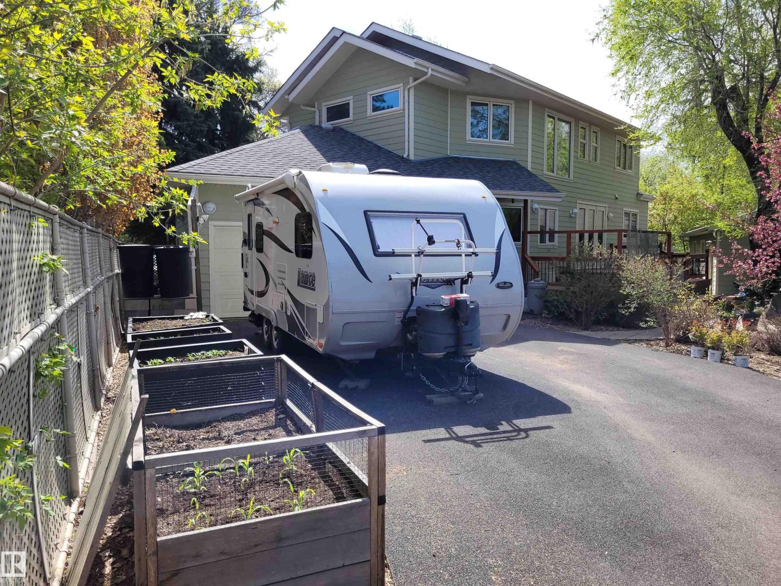 11131 75 AV NW - 3