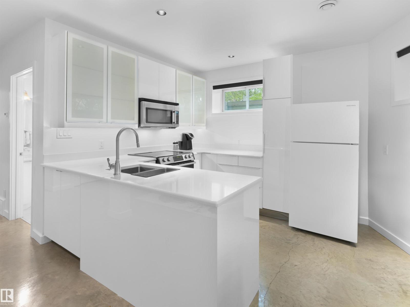 11131 75 AV NW - 39