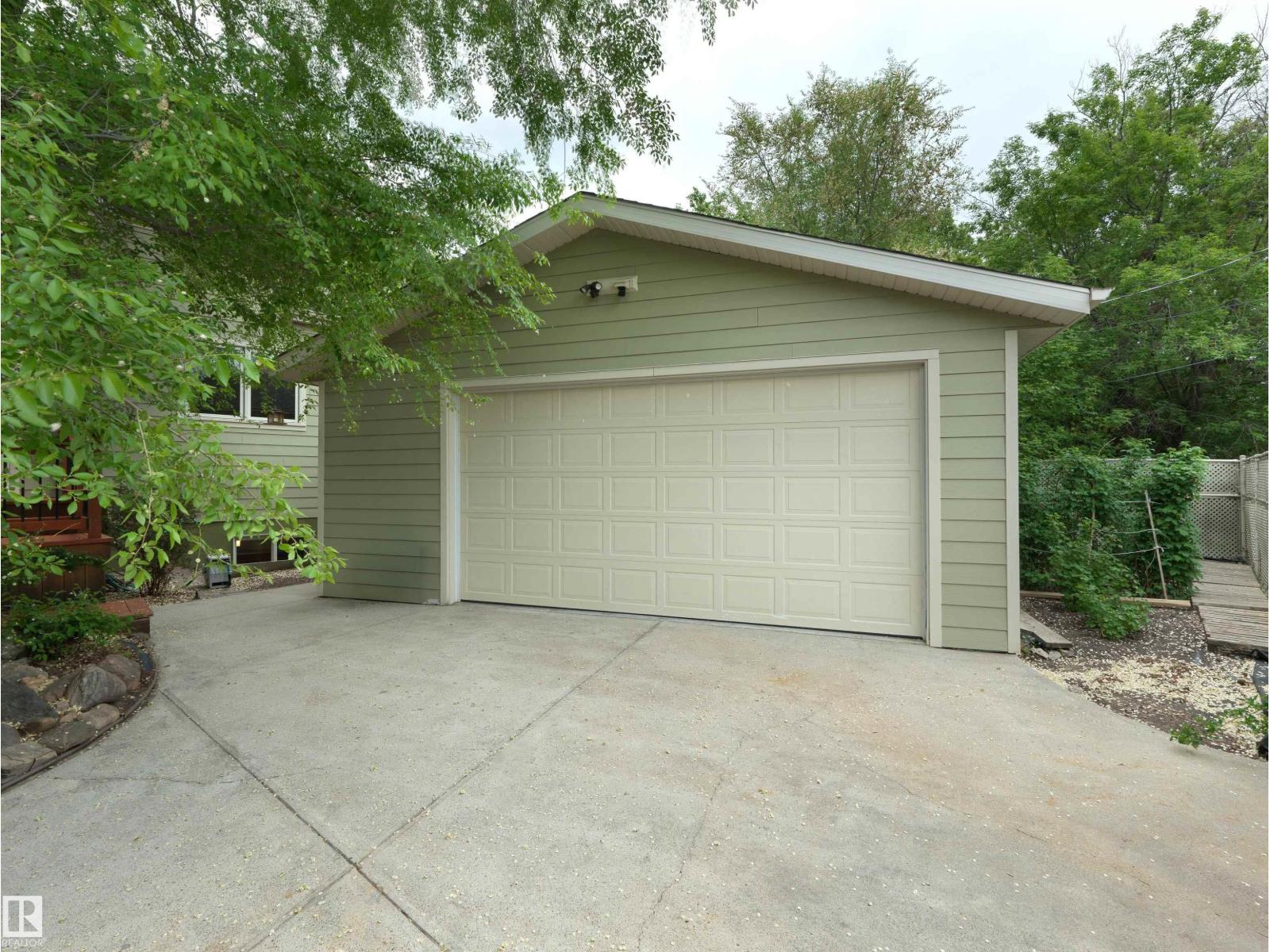 11131 75 AV NW - 54