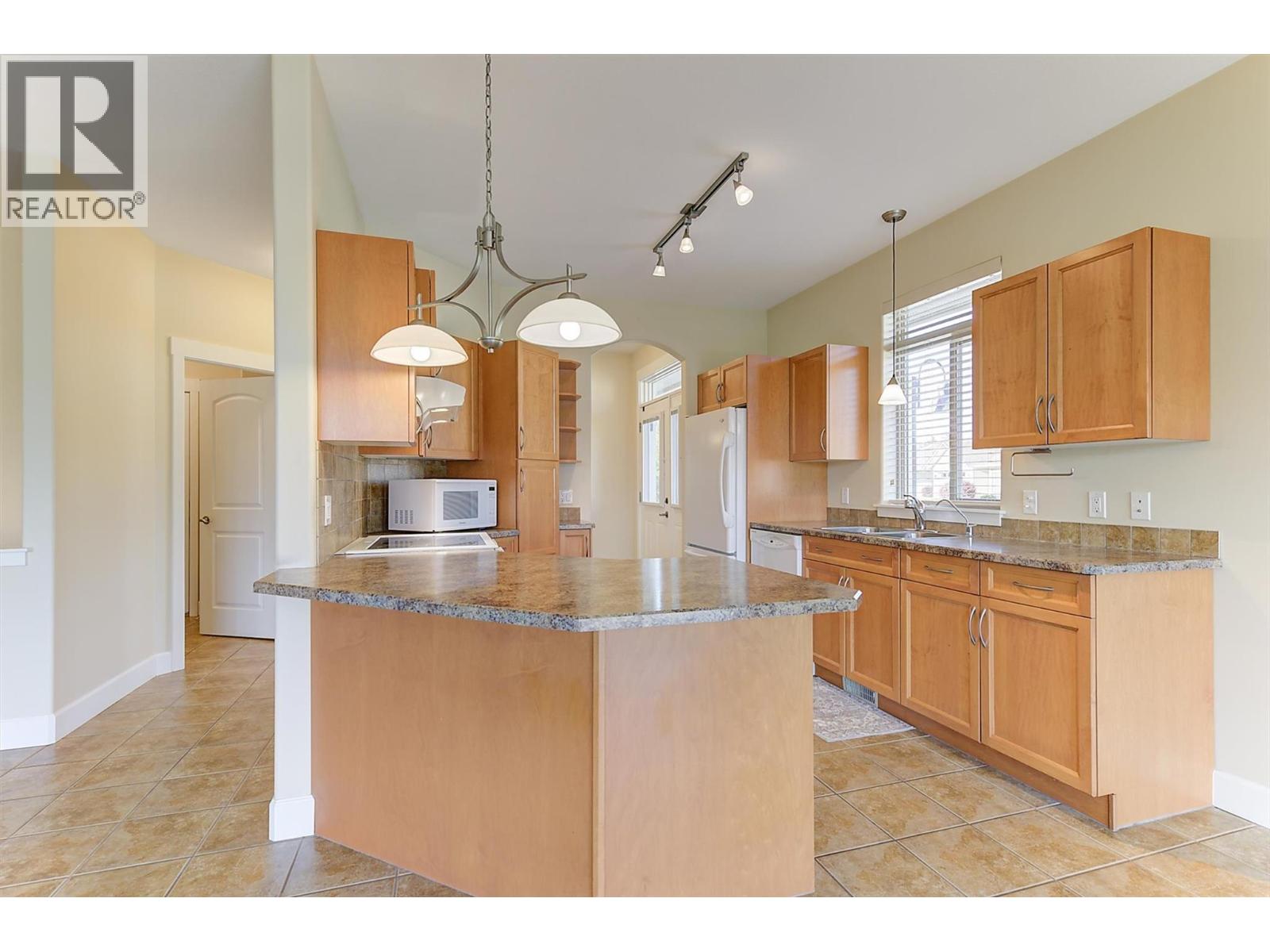 135 4035 Gellatly Road South, West Kelowna