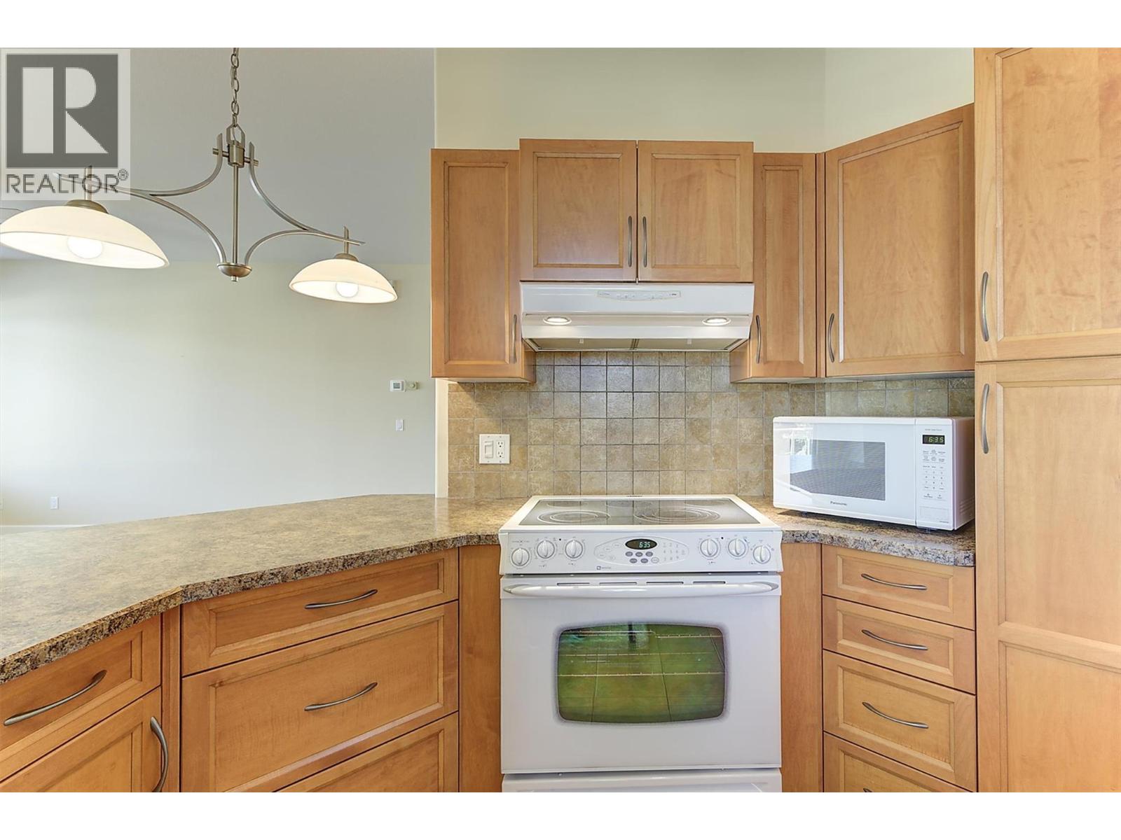 135 4035 Gellatly Road South, West Kelowna