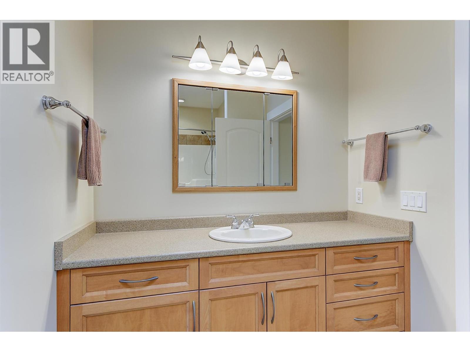 135 4035 Gellatly Road South, West Kelowna