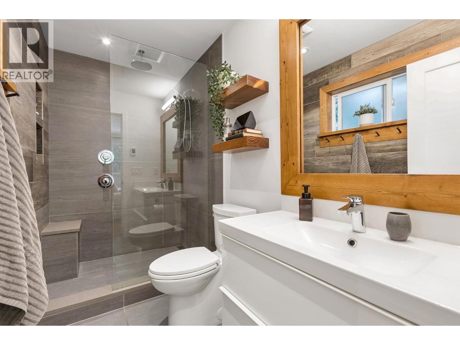 1214 EASTVIEW ROAD, North Vancouver
