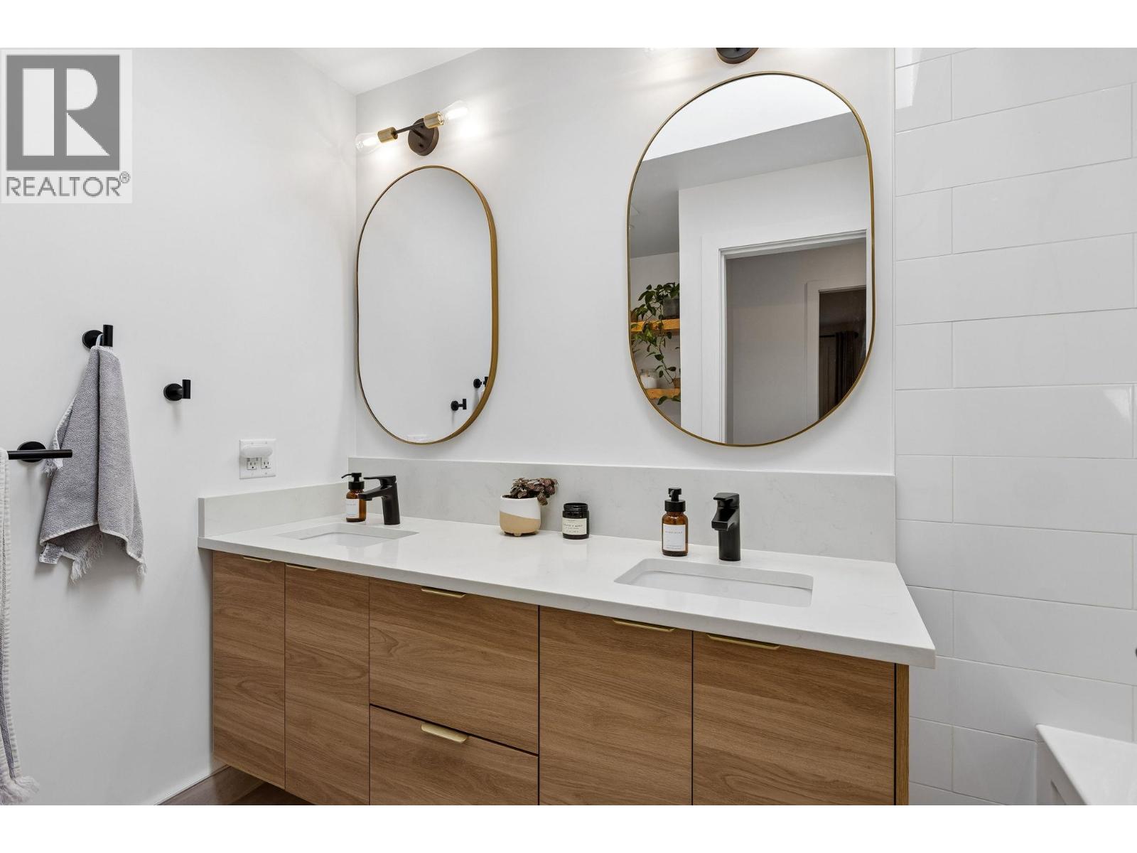 1214 EASTVIEW ROAD, North Vancouver