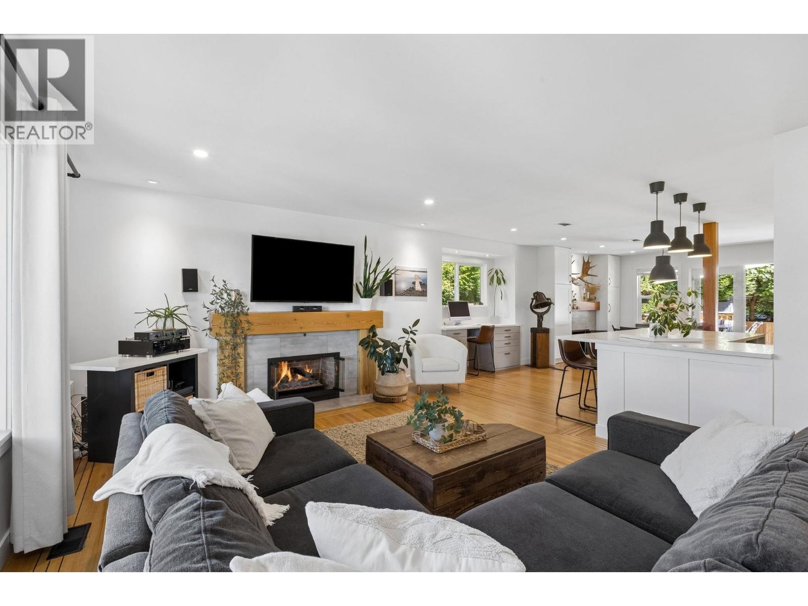 1214 EASTVIEW ROAD, North Vancouver