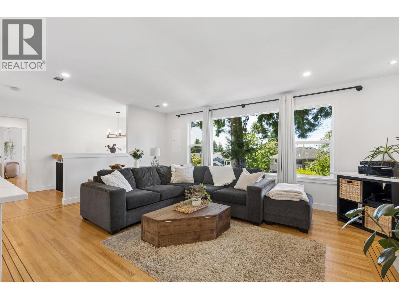 1214 EASTVIEW ROAD, North Vancouver