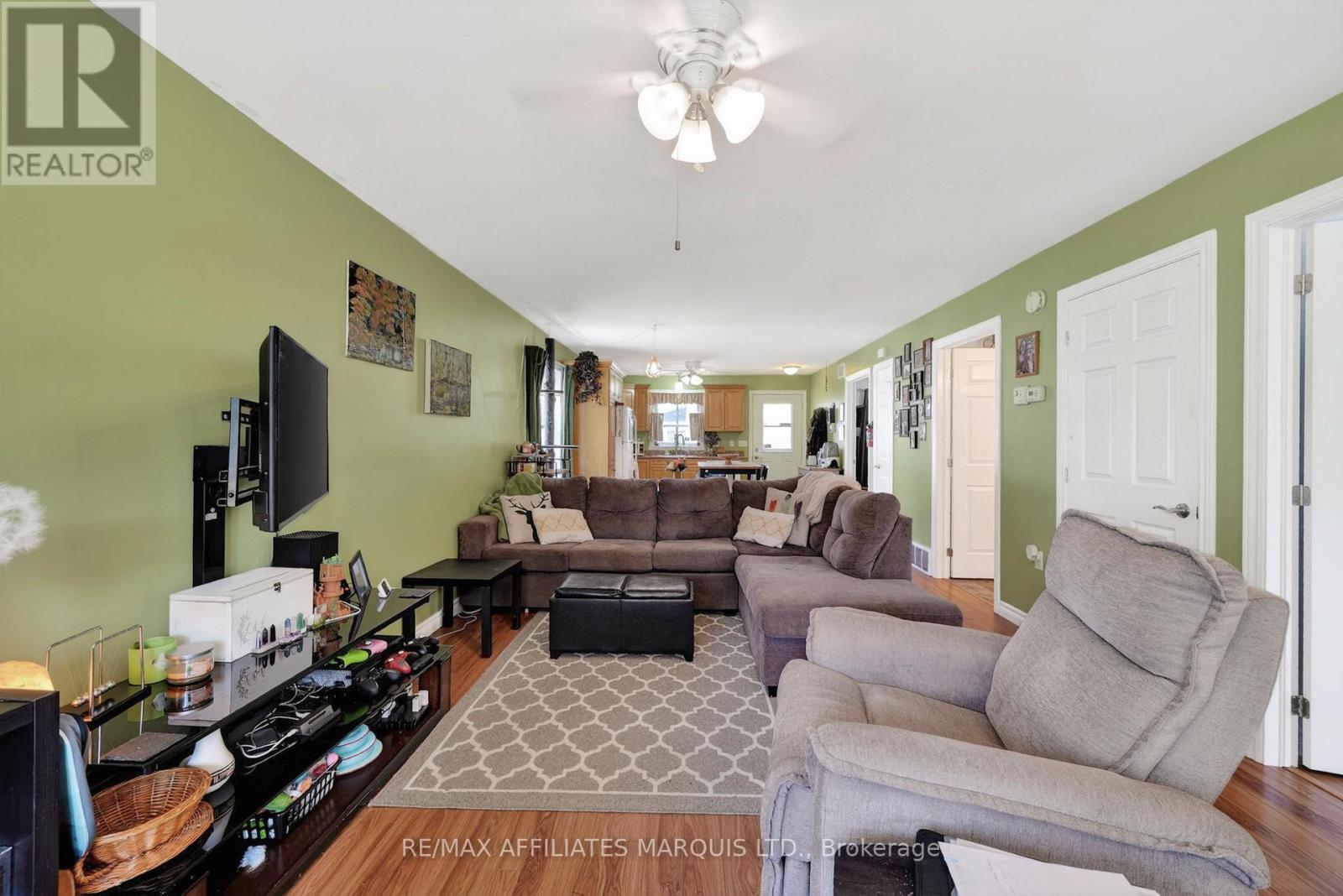 403 3RD STREET E - 7