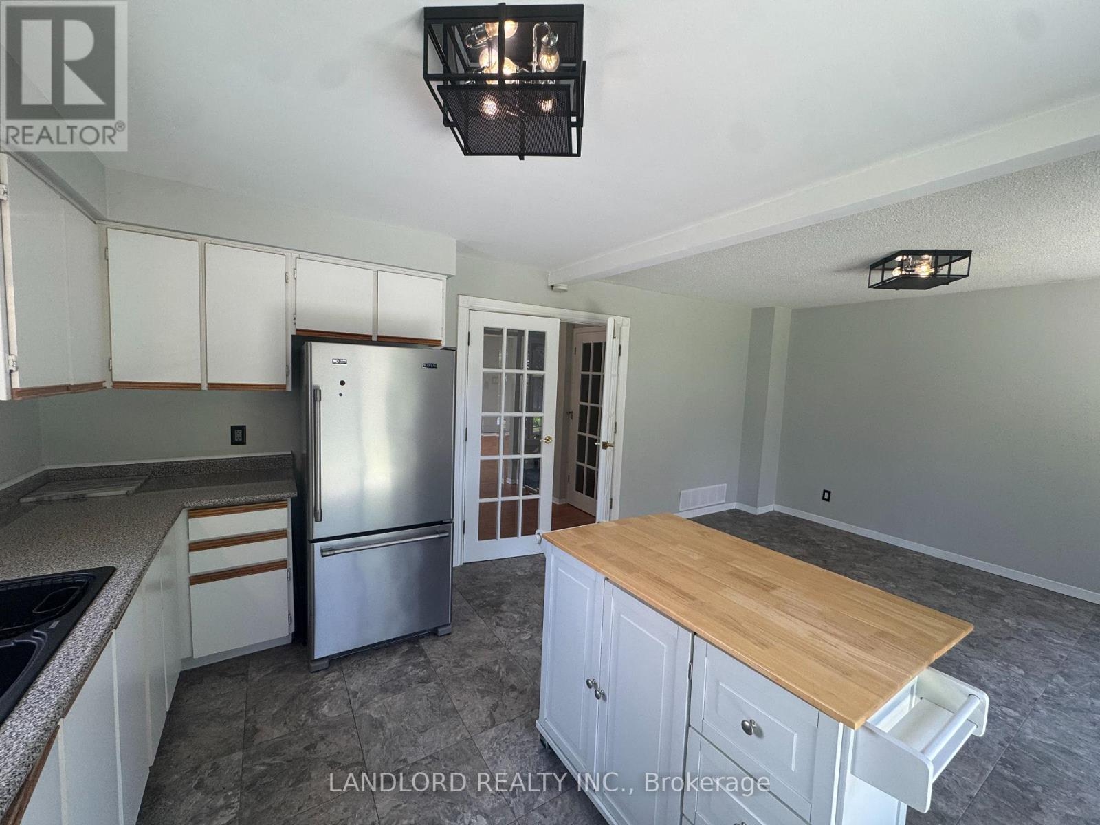 833 LAURIER AVENUE