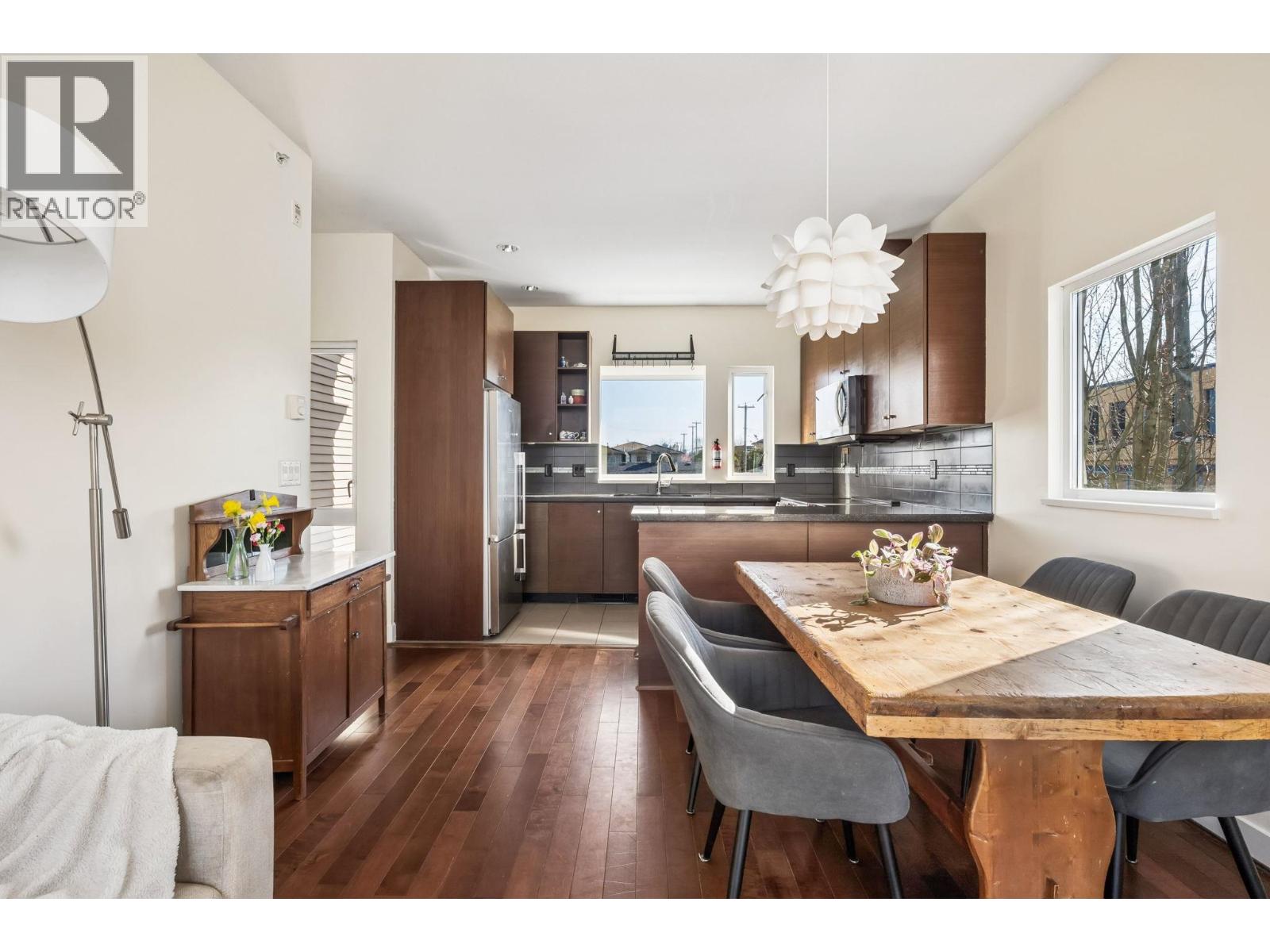3 Bed, 2 Bath House for Sale in Burnaby – 18 3788 LAUREL STREET, Burnaby – MLS# R3108155 - Image 6