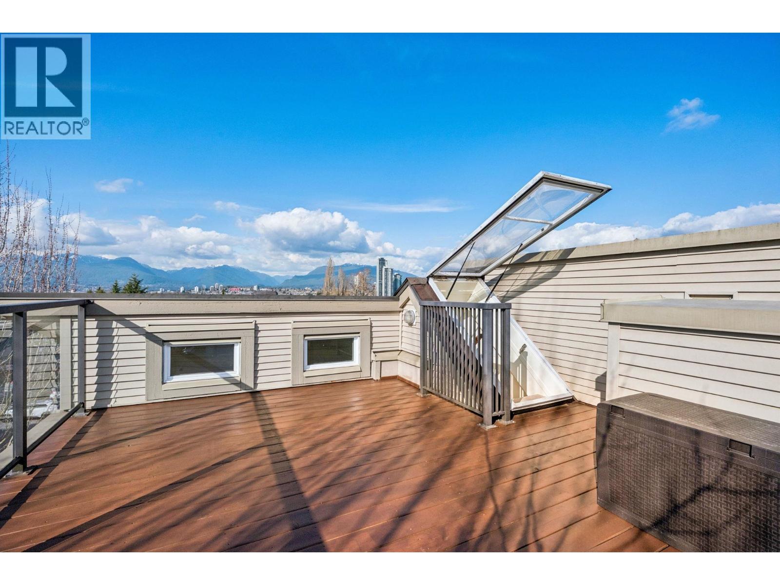 3 Bed, 2 Bath House for Sale in Burnaby – 18 3788 LAUREL STREET, Burnaby – MLS# R3108155 - Image 11
