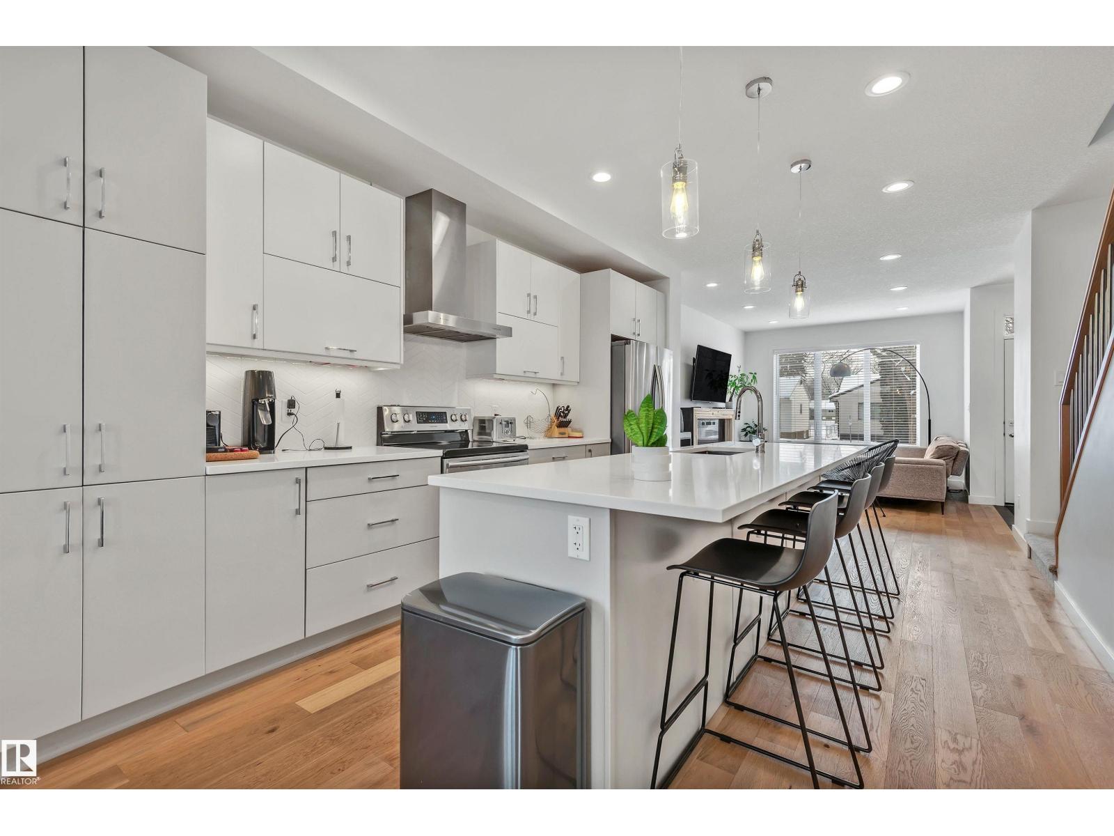 7944 81 AV NW