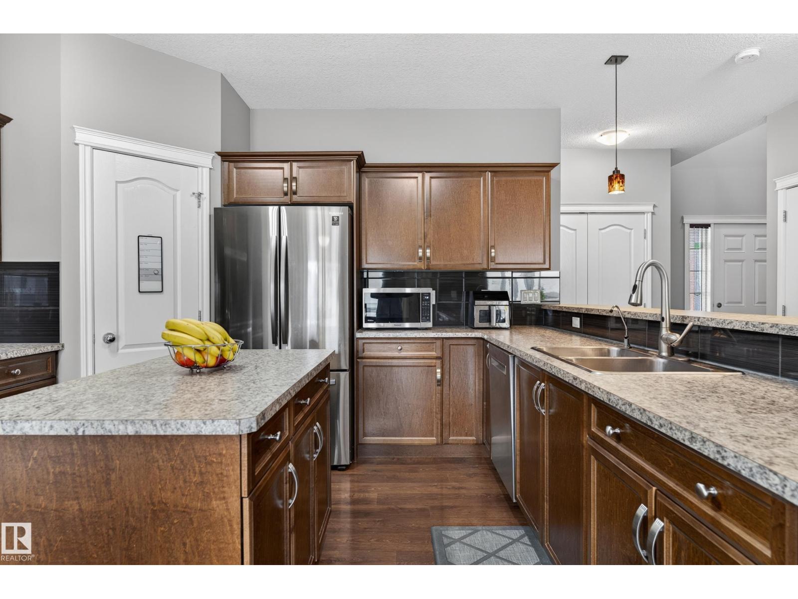 9515 221 ST NW - 18