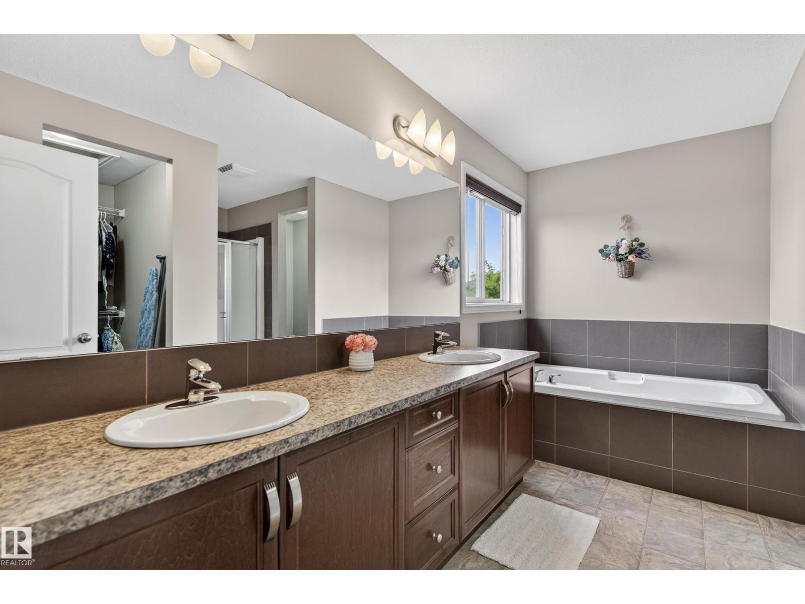 9515 221 ST NW - 37