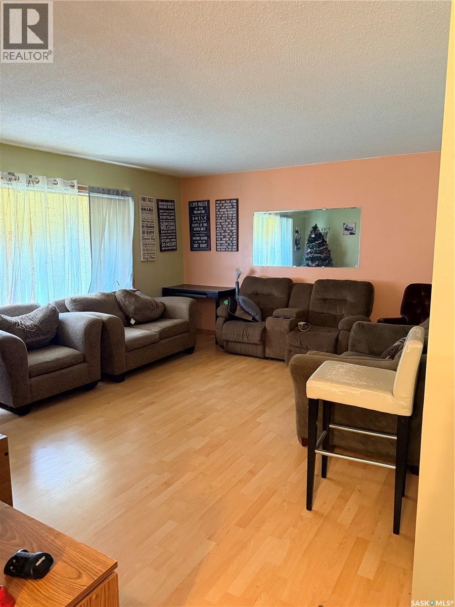 512 McNab STREET - 4