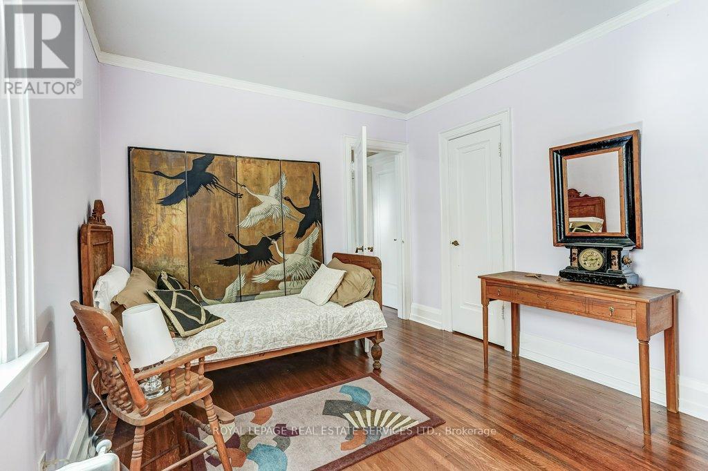 2 LARKIN AVENUE - 21