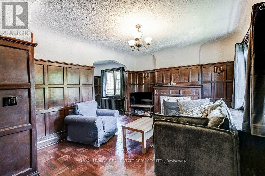 2 LARKIN AVENUE - 27