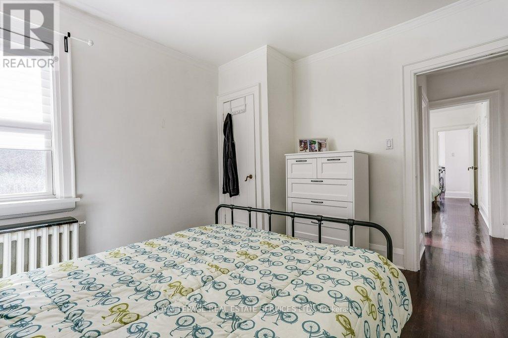 2 LARKIN AVENUE - 37