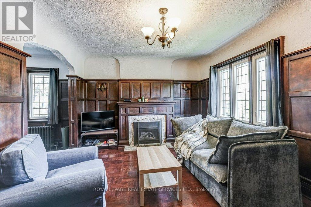 2 LARKIN AVENUE - 28