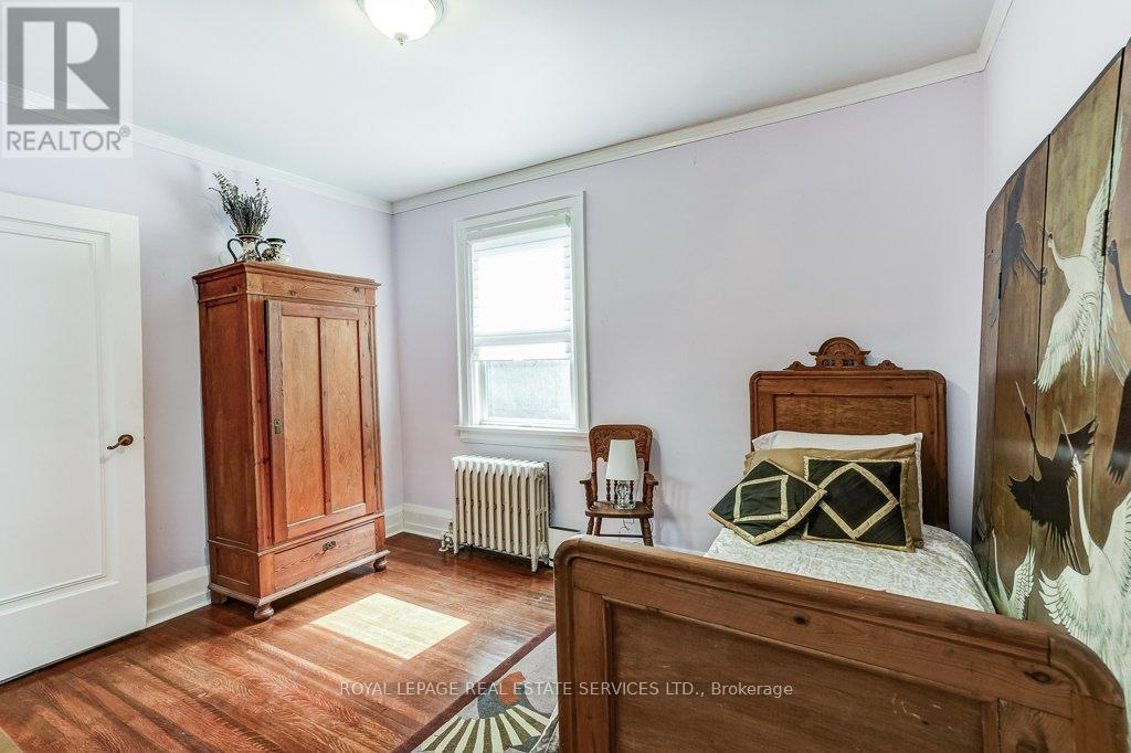 2 LARKIN AVENUE - 22