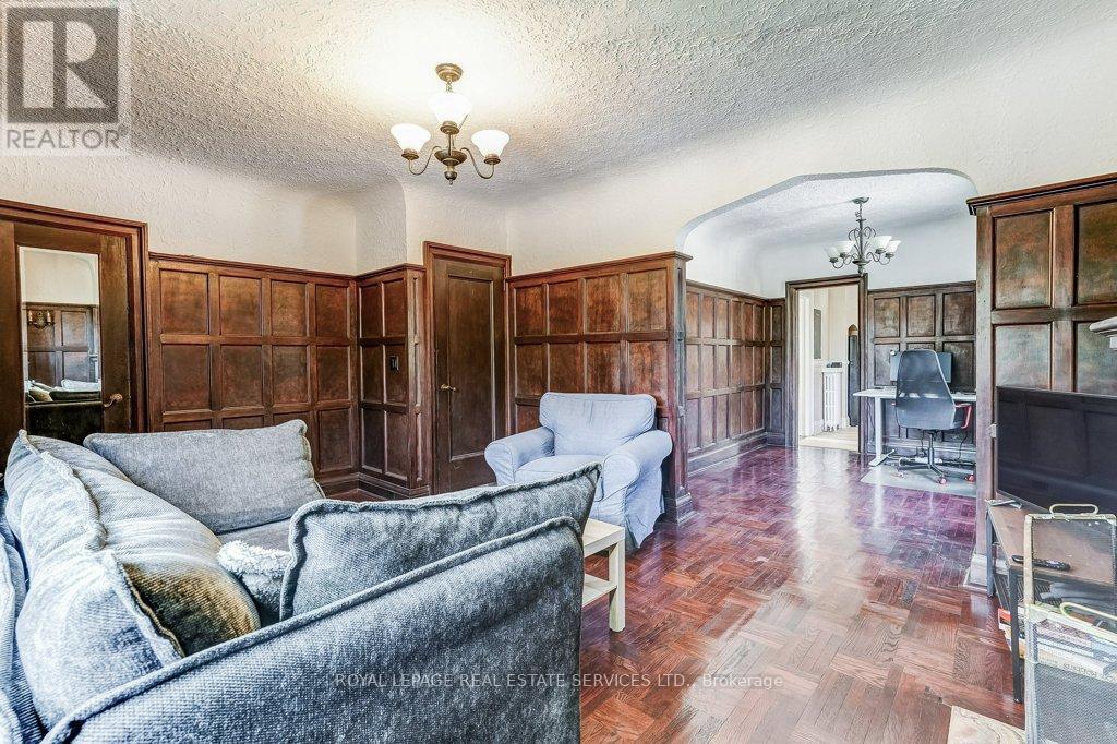 2 LARKIN AVENUE - 26