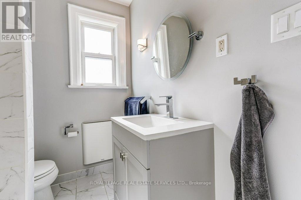 2 LARKIN AVENUE - 34