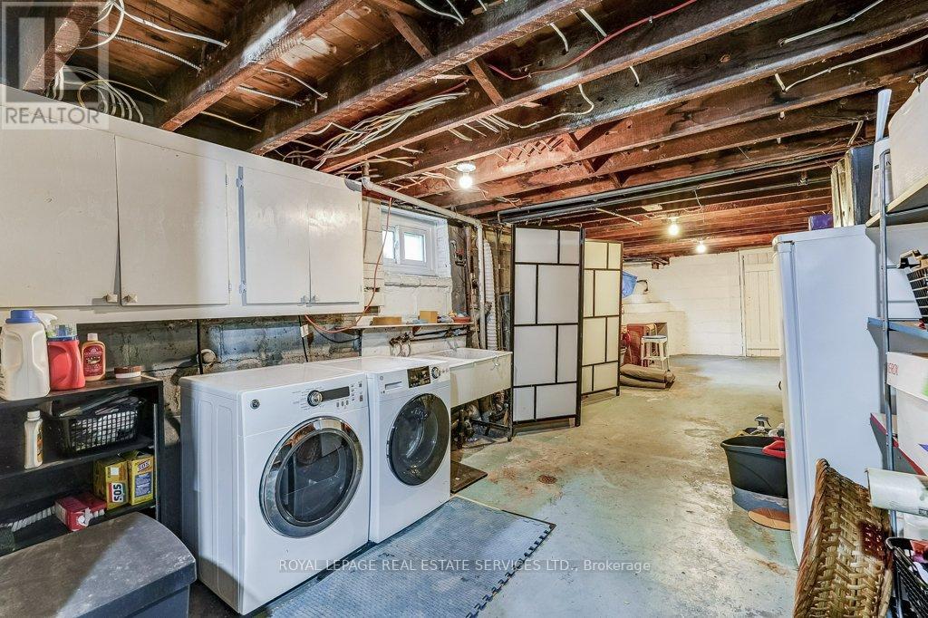 2 LARKIN AVENUE - 40