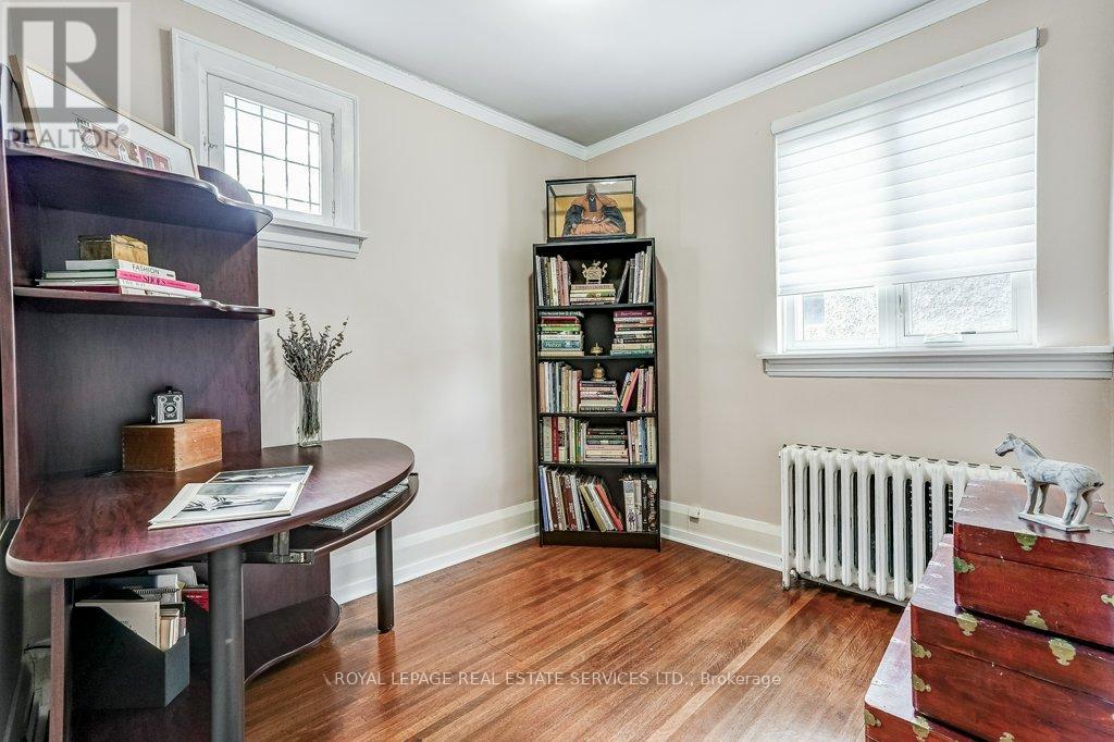 2 LARKIN AVENUE - 23